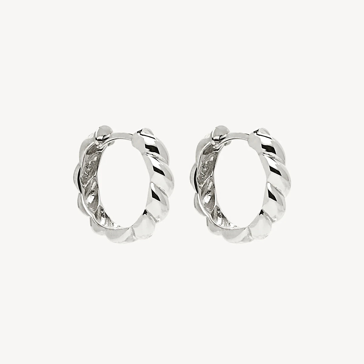 ZIPPY TWIST HUGGIE EARRING