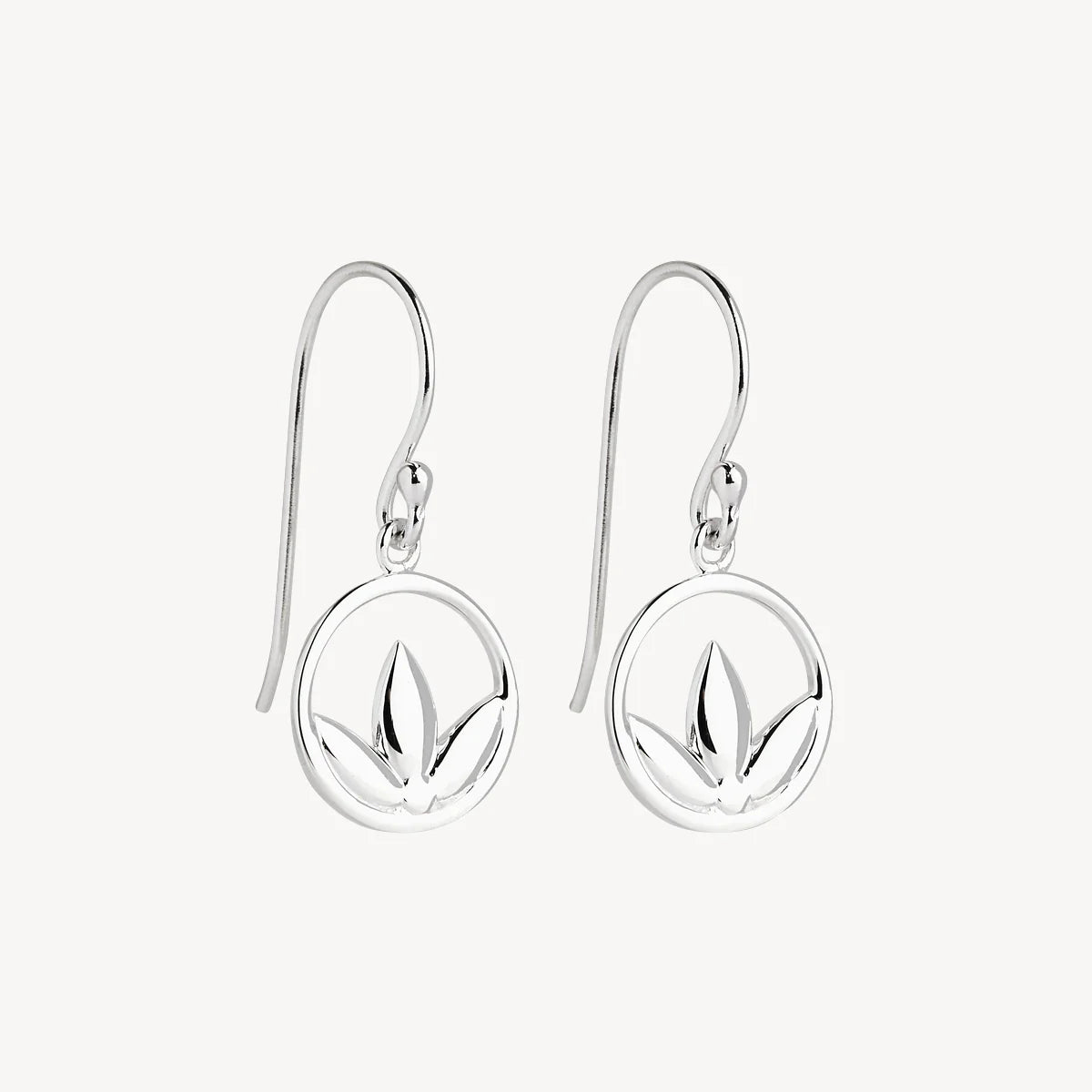 TEA-LEAF CIRCLE EARRING