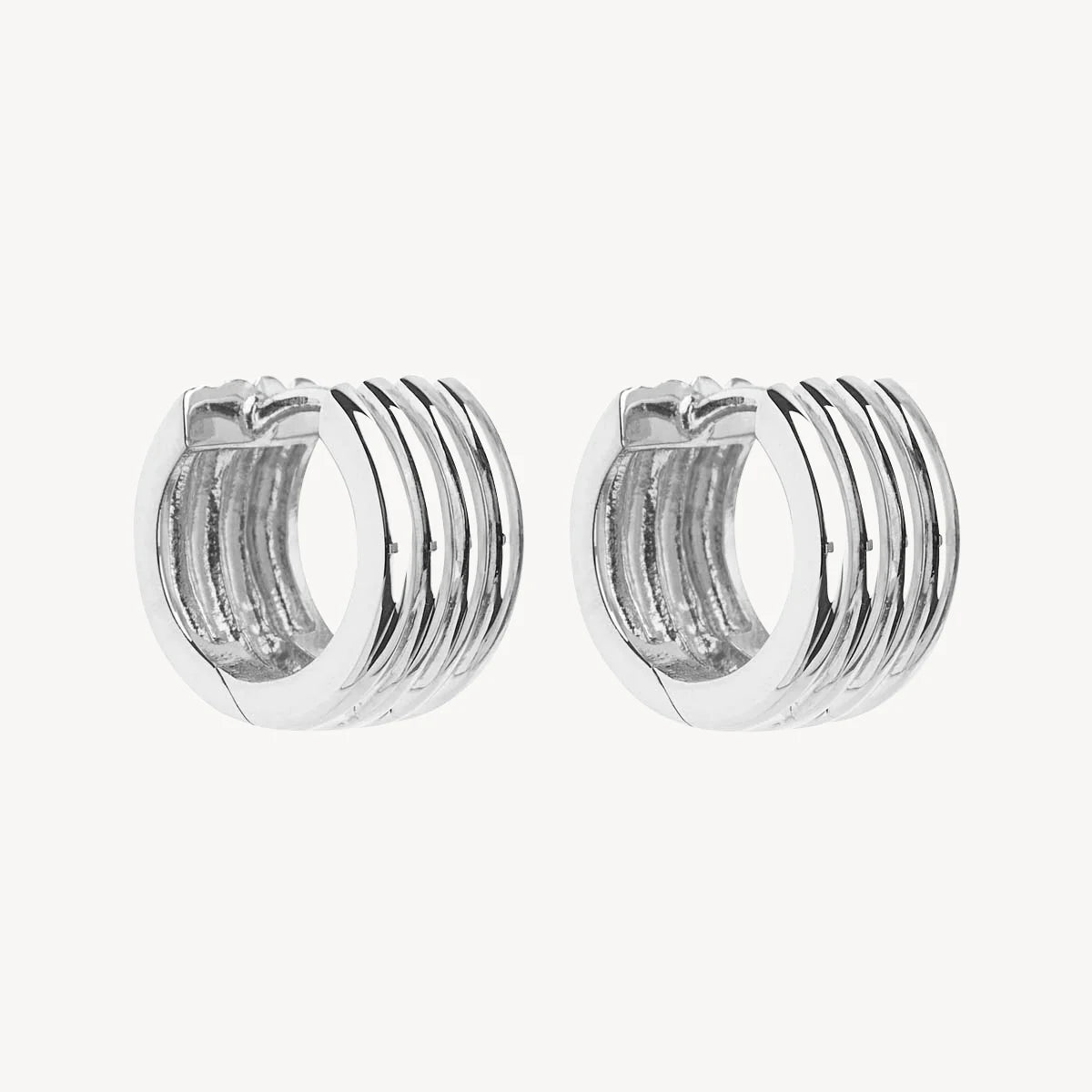 RIBBED HUGGIE EARRING