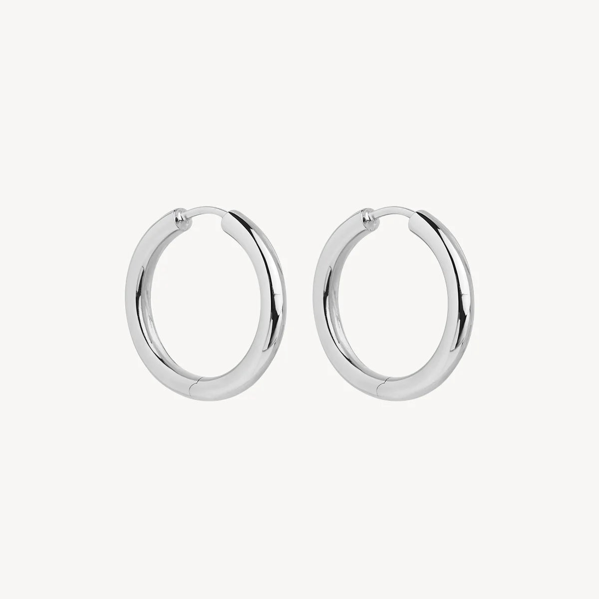 SUBTLE HUGGIE EARRING