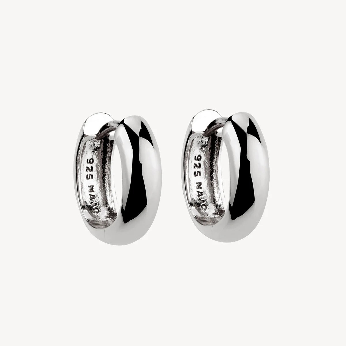 HUG ME EARRING