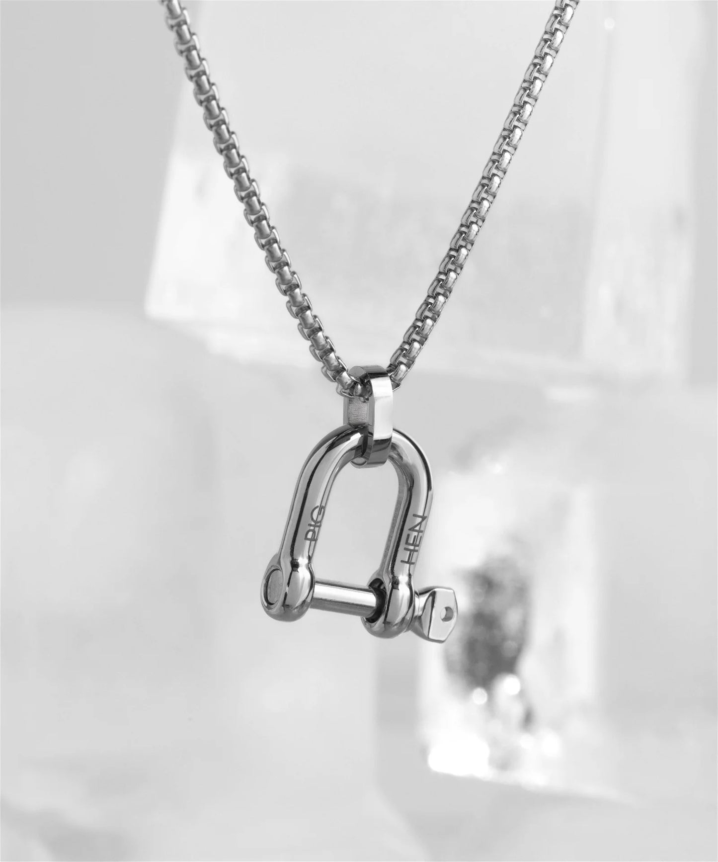 PIG & HEN D-SHACKLE NECKLACE