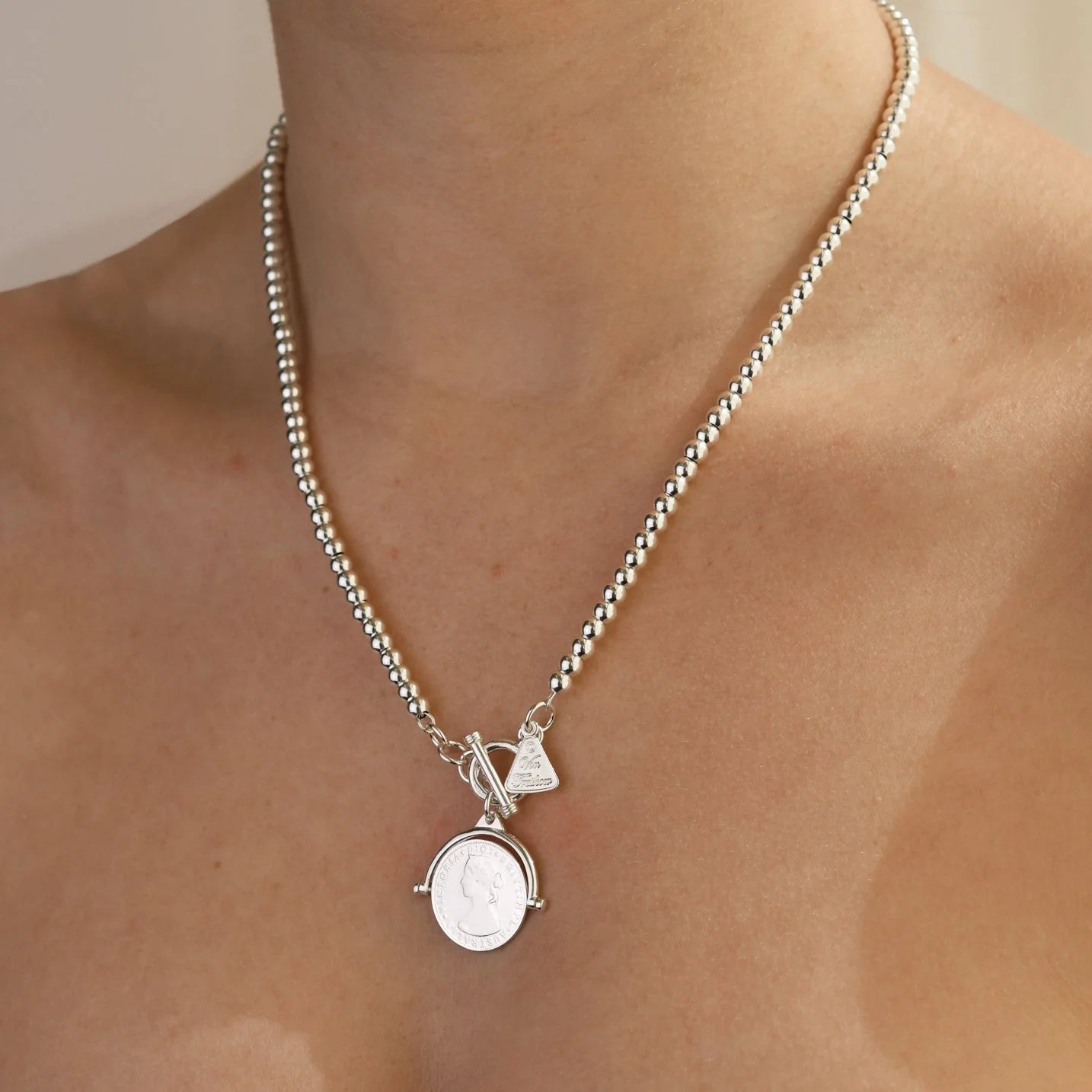 VT BALL NECKLACE WITH TOKEN