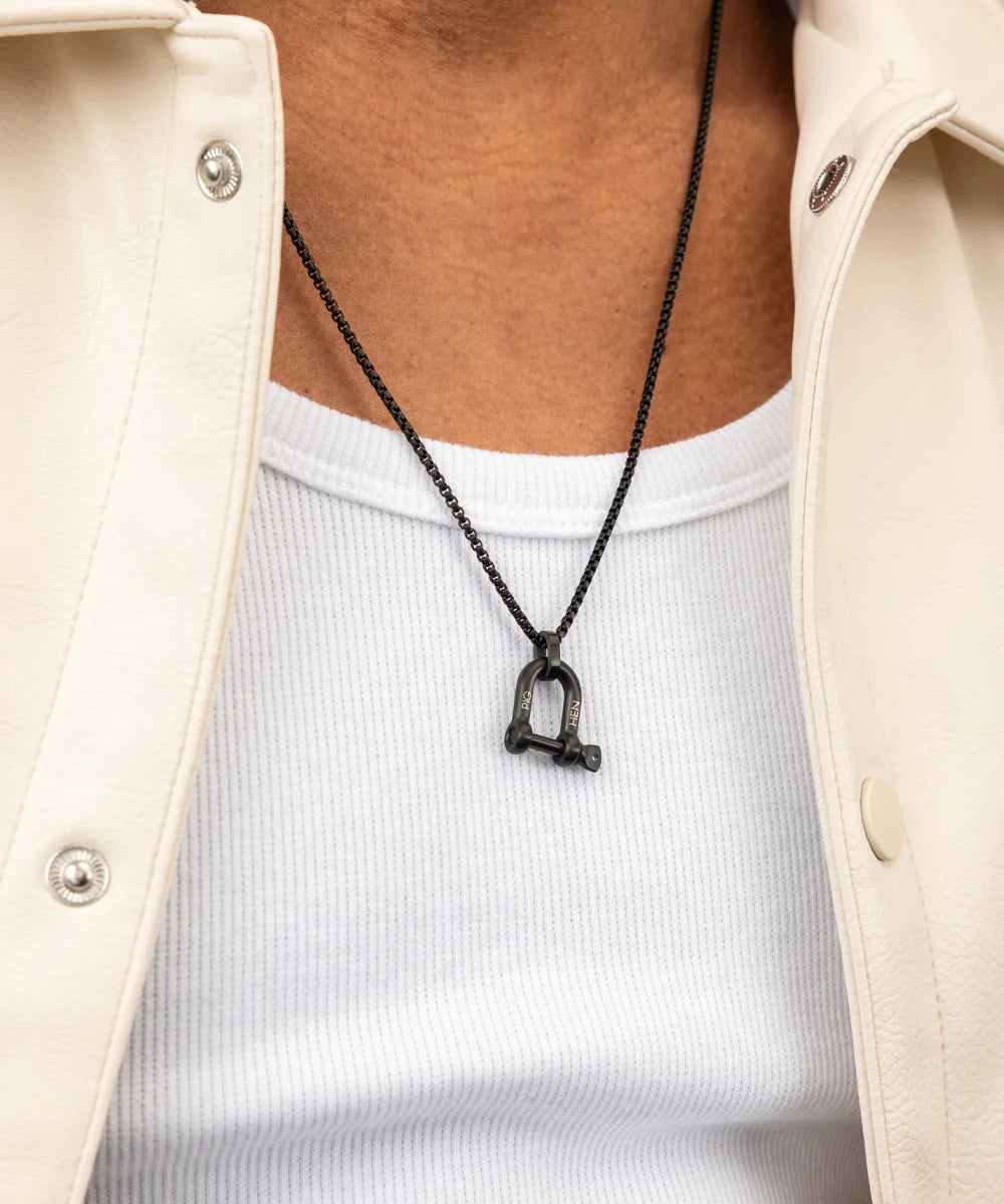 PIG & HEN D-SHACKLE NECKLACE